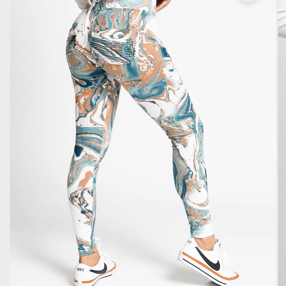 Cute Booty Lounge Marble Leggings - Picture 3 of 5